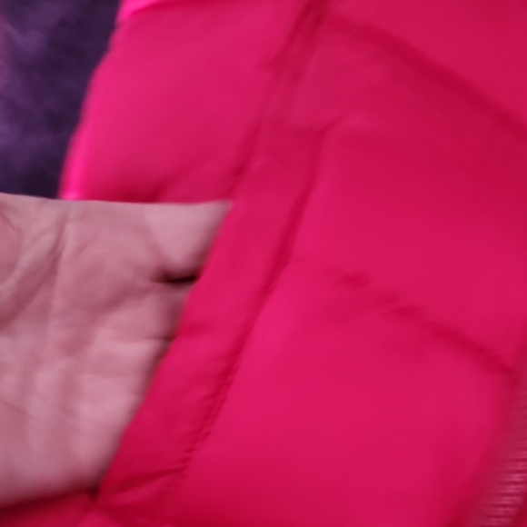 Old Navy Vibrant Pink Puffer Vest Kids sz Medium - Picture 5 of 7